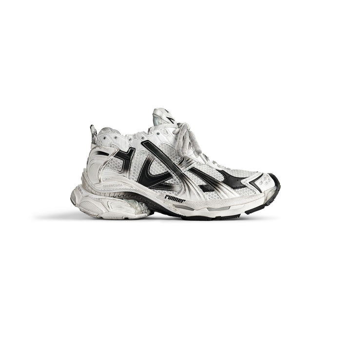 Balenciaga Runner – Where High Fashion Meets Retro Athleticism